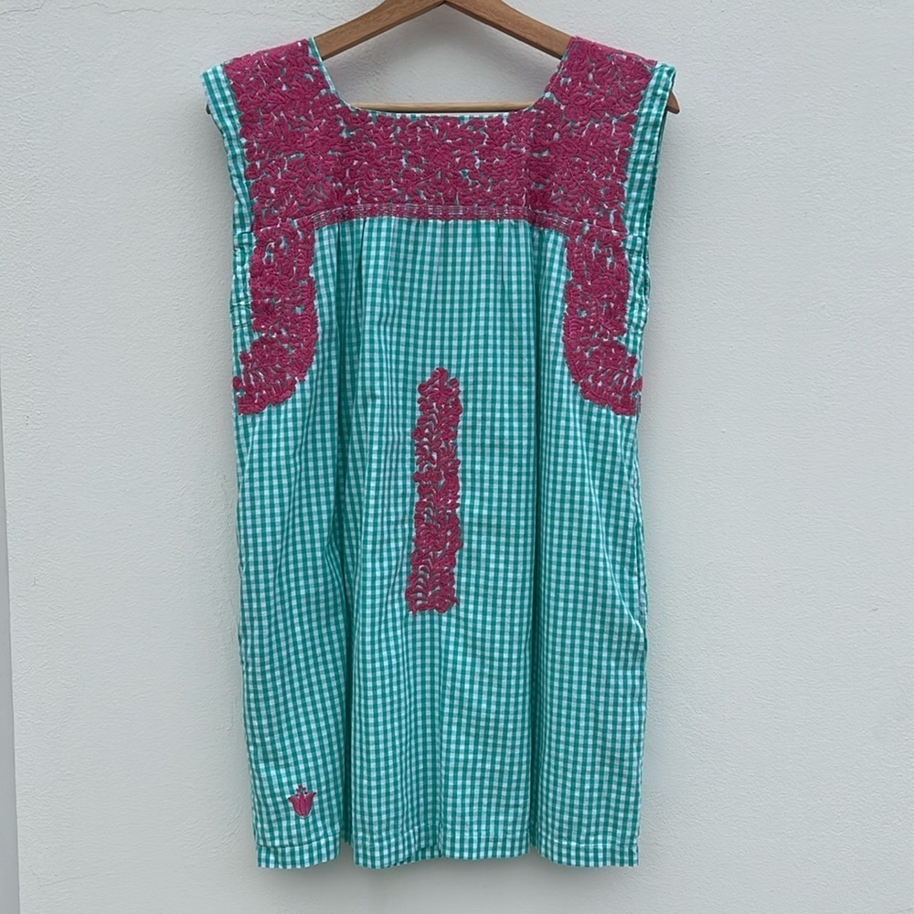 J. Marie Embroidered Gingham Sleeveless Boho Blouse Top. Green Pink. Size S
